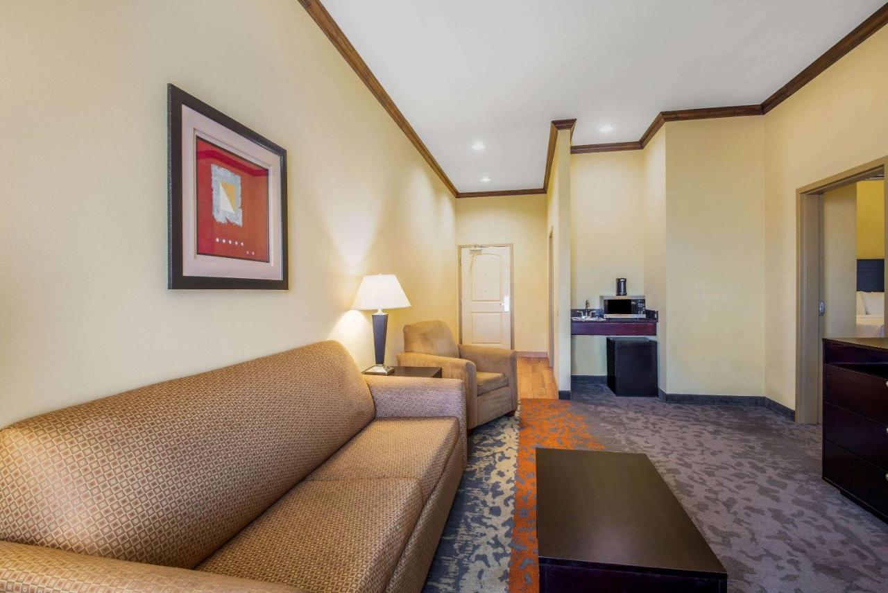 La Quinta By Wyndham Eastland Hotel Bagian luar foto